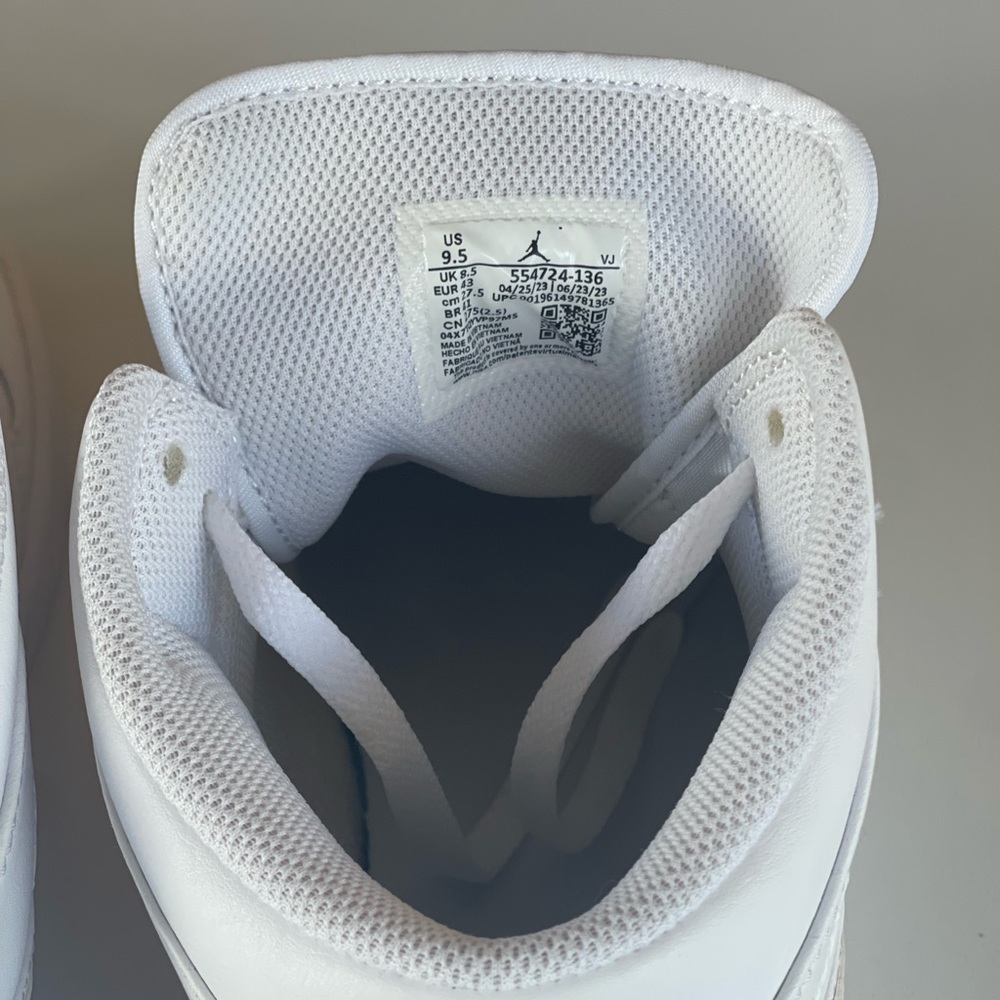 Unworn Nike Air Jordan 1 Mid Triple White US Men's 9.5 - Picture 7 of 12